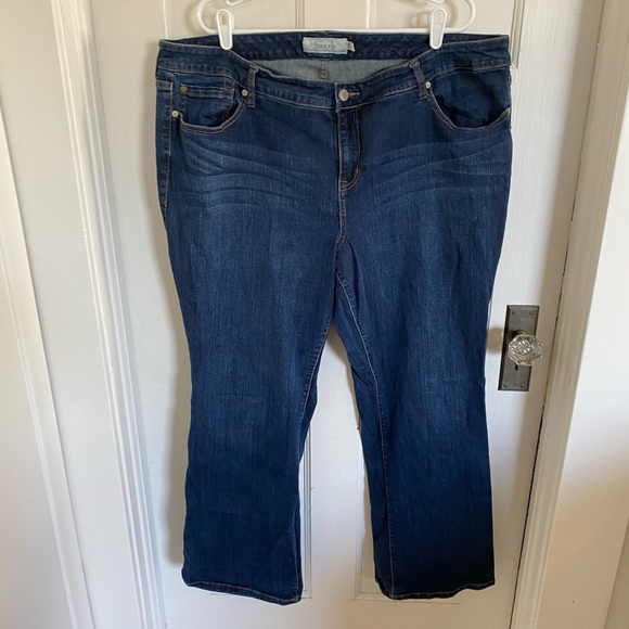 Torrid relaxed bootcut jeans size 24R